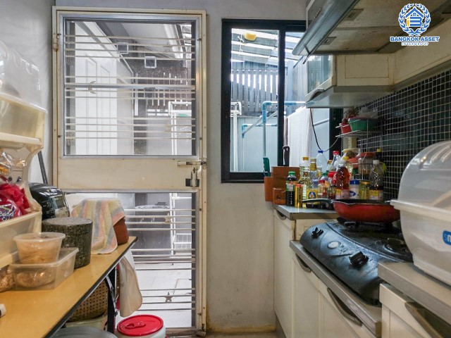 ทาวน์เฮ้าส์มือสองย่านนนทบุรี ม.พฤกษาวิลล์22 พระราม5-2 เนื้อที่มากถึง 19.5 ตร.ว. ฟังก์ชัน 3 ห้องนอน 2 ห้องน้ำ 1 ที่จอดรถ ร่มรื่น เงียบสงบ เพื่อนบ้านเป็นมิตร บนทำเลเดินทางสะดวก เชื่อมต่อหลายเส้นทาง ใกล้รถไฟฟ้าสายสีม่วง "สถานีแยกติวานนท์", สะพานพระราม 5 และทางด่วน "ศรีรัช"...